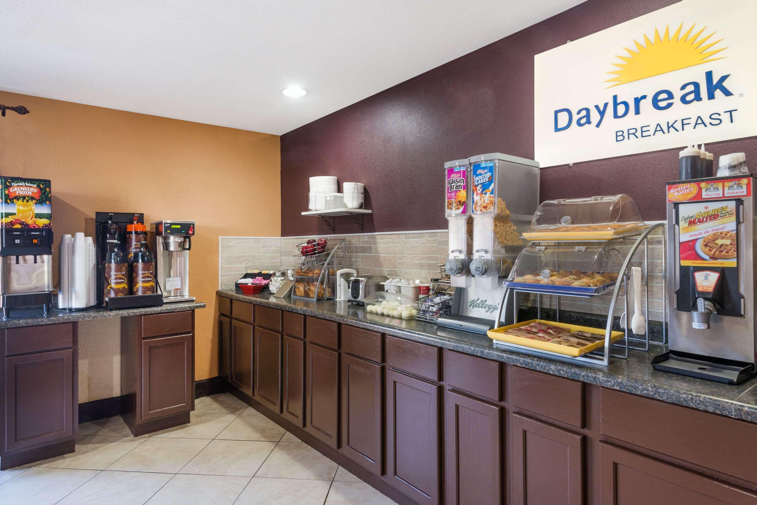 Days Inn By Wyndham Anderson In Екстериор снимка