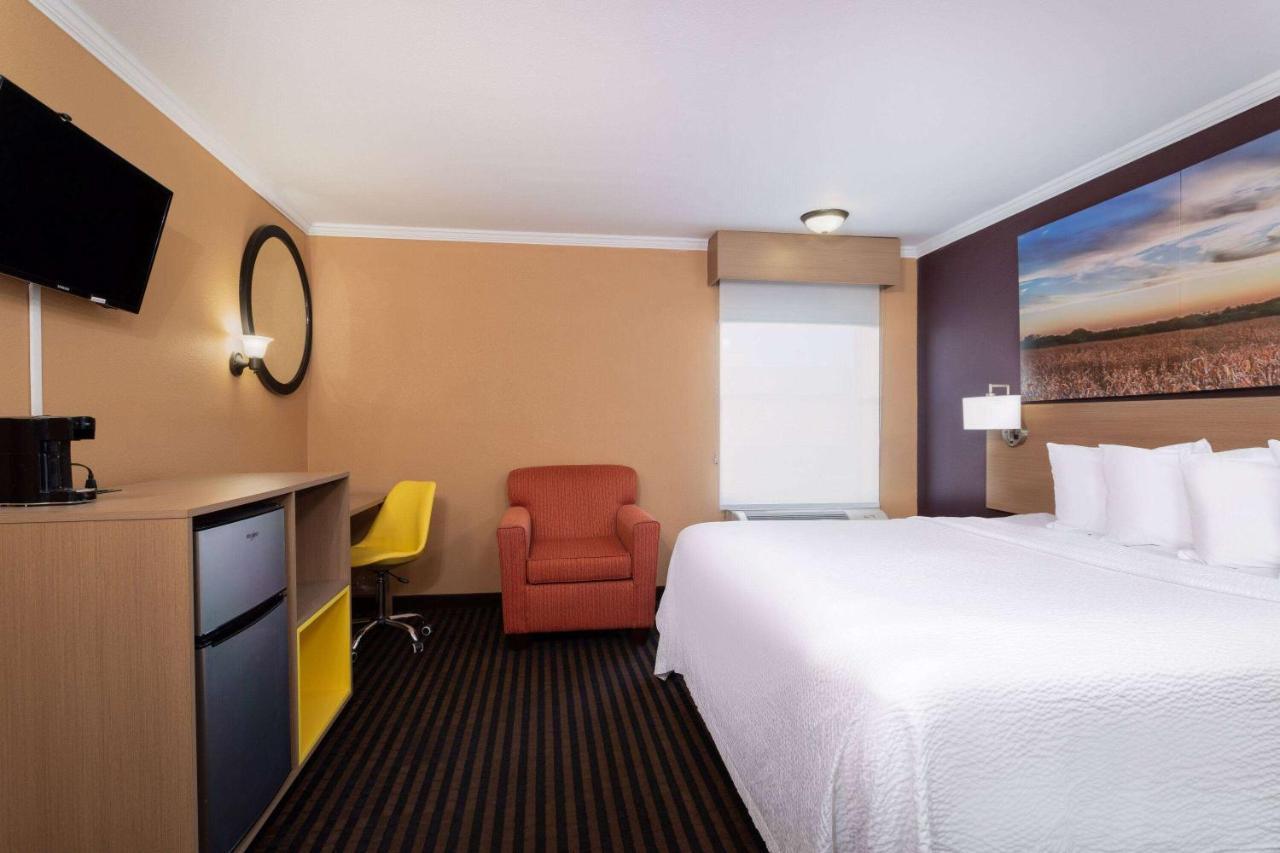 Days Inn By Wyndham Anderson In Екстериор снимка