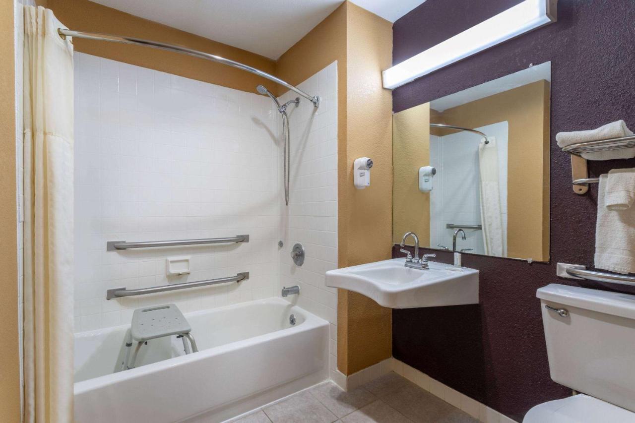 Days Inn By Wyndham Anderson In Екстериор снимка