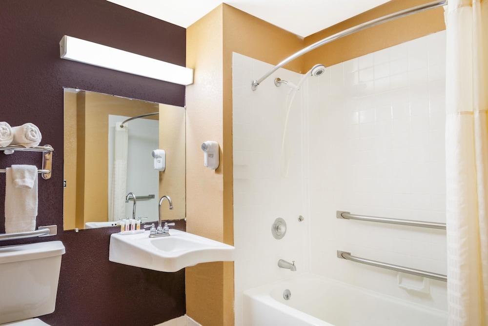 Days Inn By Wyndham Anderson In Екстериор снимка
